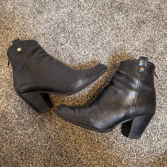 Stuart Weitzman Women’s Hipgal Leather Zip Ankle Western Booties Black Size 6.5 - Picture 6 of 10